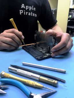 Ремонт айфонов в сервисном центре «Apple Pirates» в Киеве. Обращайтесь по скидке.