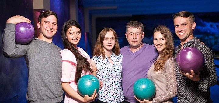 Bowling in the entertainment center atmosphere in kharkov. book a track with discounts
