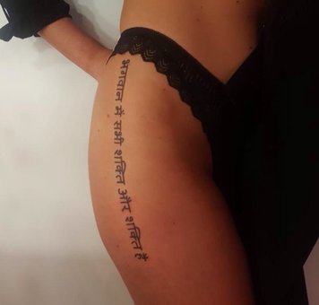 Tattoo on the thigh in the beauty studio "Polaris" in Nikolaev. Do according to the action.