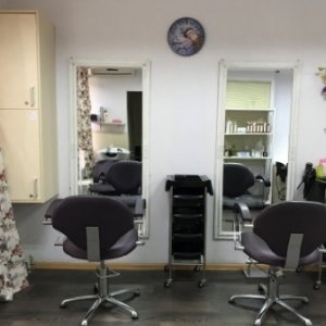 Hairdressing salon in the vanilla beauty salon in kiev. make a haircut for the promotion.