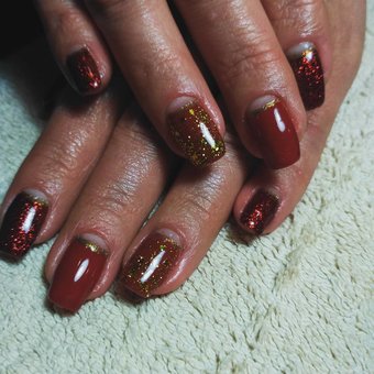 Manicure with gel polish at the Natali nail studio in Kiev. Do according to the action.