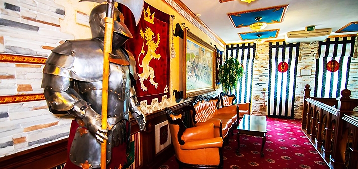 A room at the Camelot hotel on Lukyanovka. Book a room with a discount. Discount hotels in Kiev.