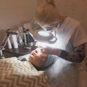 Calendula Beauty Room – студія краси в Броварах. Записуйтесь на манікюр з акції.