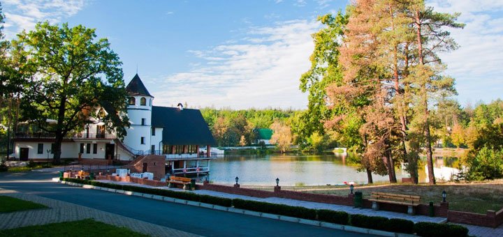 Готельний комплекс «Пуща-Лісова» в Ірпені. Забронювати готель зі знижкою. Готелі під Києвом зі знижкою.