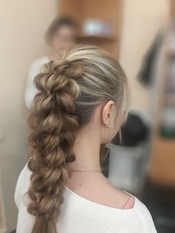 Плетение кос в студии Ирины Костенко в Киеве. Делайте по скидке.