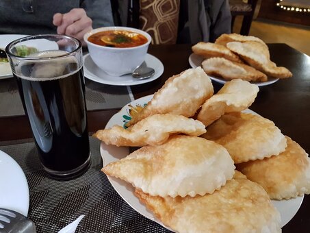 Chebureks in the ilyus cafe in mariupol. book with a discount