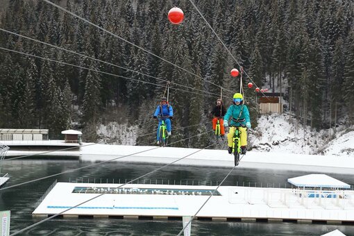 Екстремальний атракціон Bike Zip Roller Coaster у Буковелі. Спробуйте атракціон зі знижкою.