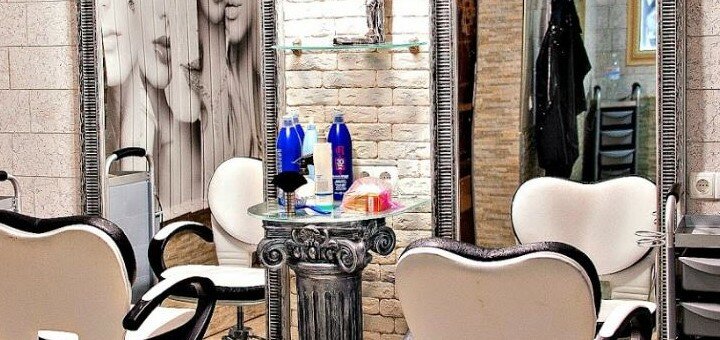 Men&#39;s haircut in beauty studio sun paradise kherson