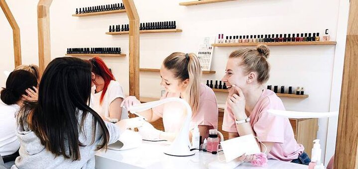 Скидка на маникюр от салона красоты Nail Factory Lviv