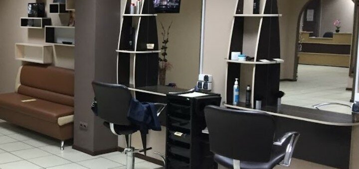 Апаратний манікюр зі знижкою в салоні краси комільфо полтава