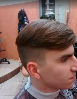 Men&#39;s haircut in the beauty salon ellada cherkasy. sign up for a men&#39;s haircut