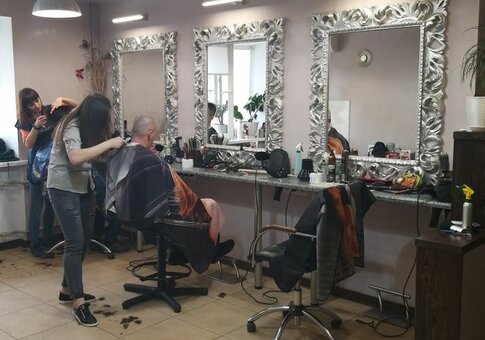 Men&#39;s haircut in a beauty salon beauty slavyansk. sign up for a men&#39;s haircut for a promotion