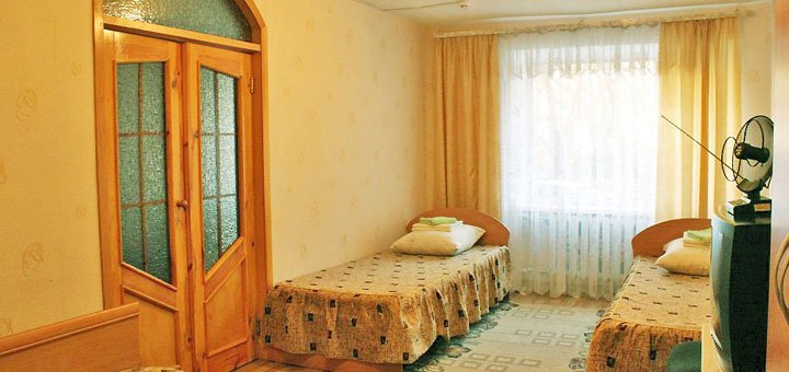 Номер в гостинице «Дом артистов цирка» в Днепре. Отель «Дом артистов цирка» в Днепре. Недорогой отель в Днепре. Забронировать номер со скидкой.