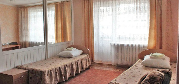 Номер в гостинице «Дом артистов цирка» в Днепре. Отель «Дом артистов цирка» в Днепре. Недорогой отель в Днепре. Забронировать номер со скидкой.