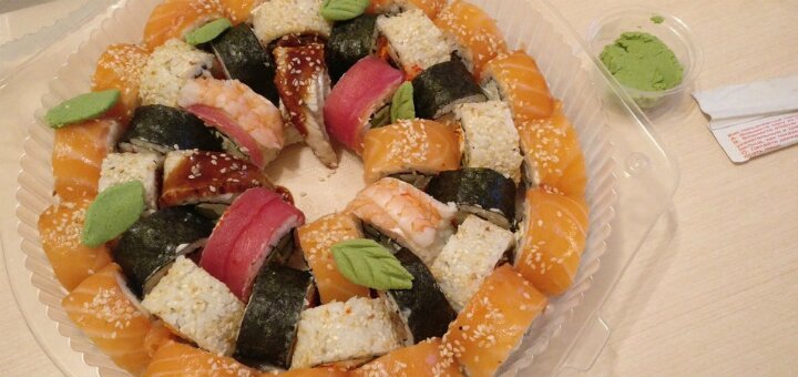 Low prices restaurant "Happy Sushi"