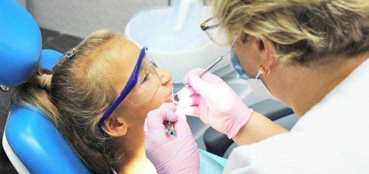 Caries treatment in children at the Giorno Dentale clinic. Sign up for a promotion.