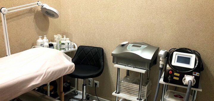 Женская восковая депиляция или шугаринг в салоне красоты «Nails and Hair»