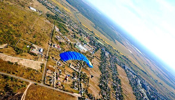 Політ на парашуті у клубі «DZBoro». Забронювати за знижкою.
