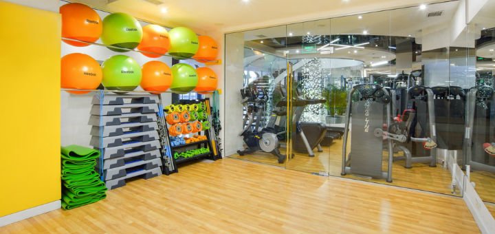 Hall for aerobics, yoga, shaping in the fitness club "Nemo Fit & Spa" in Odessa. Buy subscriptions for group promotions.