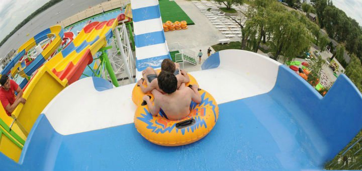 Водні атракціони і гірки в аквапарку «Happy Day» у Дніпрі. Купуйте квитки зі знижкою.