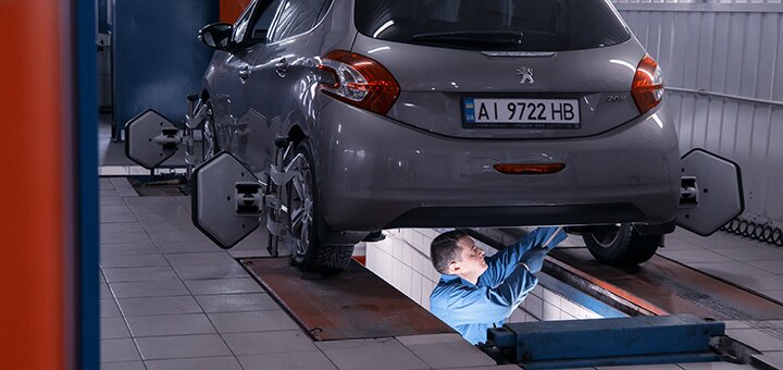 Diagnostics of the car in the auto center &quot;auto dom service&quot;