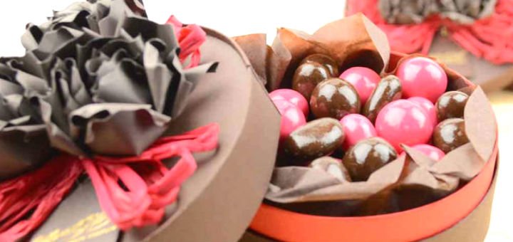 A set of chocolates in the Shokolino online store in Kiev. Buy handmade chocolates at a discount.