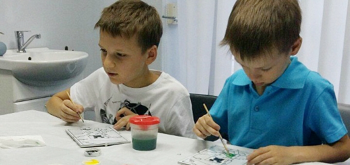 Child psychologist at the So-Easy development and training center in Dnipro. Classes for the action.