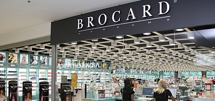 Discounts at &quot;brocard&quot; allow customers to purchase the fragrance they like at an affordable price.