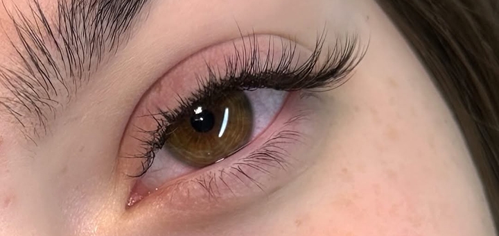Eyelash extension specialist Zinaida. Visit for a special offer of 9