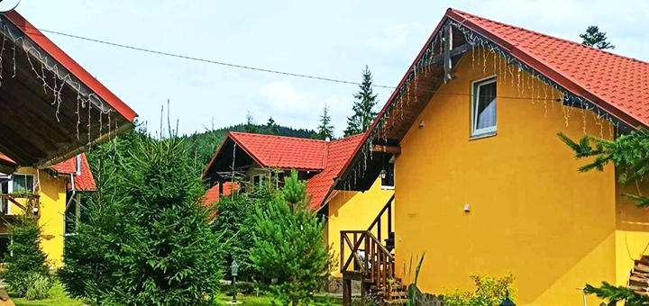 Rooms in the estate «Bagonchik Tract» in Vorokhta. Buy a vacation ticket in Ukraine at a discount.