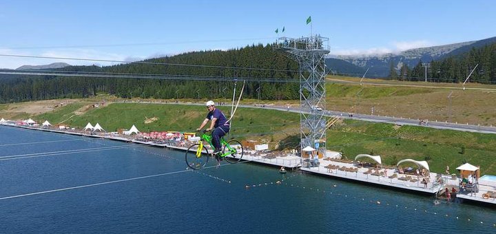 Экстремальные велопрогулки над озером Молодости Bike Zip Roller Coaster в Буковеле. Покупайте билеты по акции.