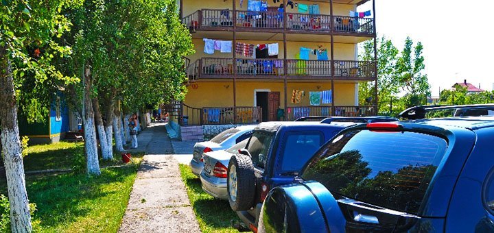 Free parking at the Mountain Eagle recreation center in Zatoka. Reserve rooms for promotion.