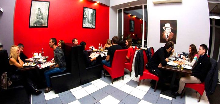 Discount on pizza at the italian restaurant al capone
