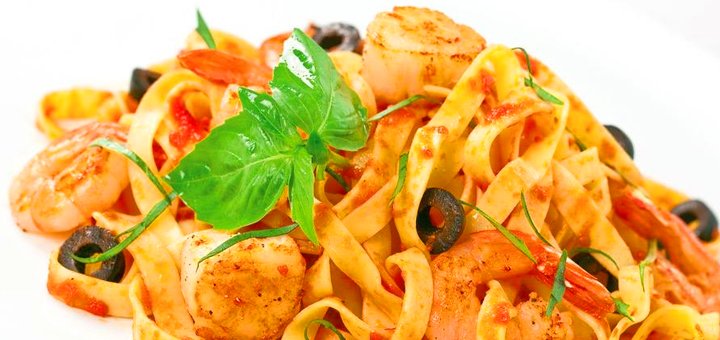 Discounts on all drinks at al capone restaurant