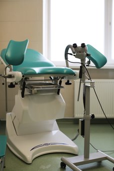Gynecological chair in the gynecologist's office at the Nadia Clinic in Kiev. Sign up for a check-up at a discount.