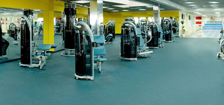 Зал для силового тренінгу в фітнес-клубі СпортЛенд