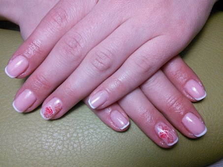 Manicure with shellac coating at the OverAge beauty salon in Kiev. Sign up for a manicure at a discount.