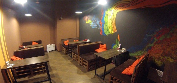 Уютное помещение в кальян-баре «На связи» в Киеве. Посетите по акции