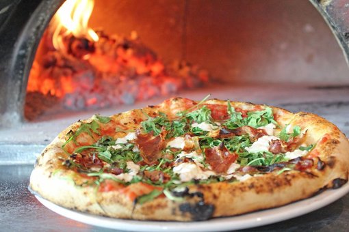 Inexpensive pizza from the Home pizzeria pizzeria in Kiev. Order by promotion