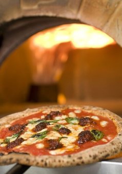 Dishes of Italian cuisine from the pizzeria "Home pizzeria" in Kiev. Order with a discount