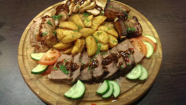 Meat plate from the pizzeria "Home pizzeria" in Kiev. Order by promotion