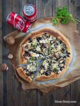 Pizza delivery Kiev "Home Pizzeria". Order by promotion.