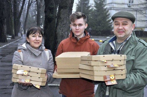 Pizza with delivery "Home Pizzeria" in Kiev. Pay with a discount.