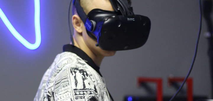 VR helmet for rent at the MirVR club in Odessa. Pay for the promotion.