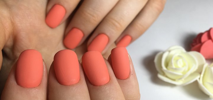 Coating nails with shellac in the Beauty Pro salon in Kharkov. Order by promotion