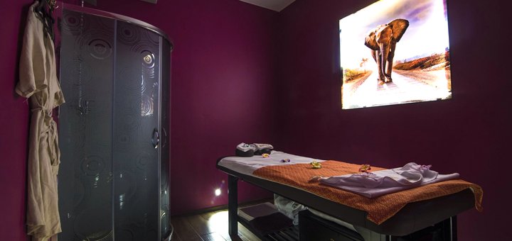 Traditional thai massage at the amari salon