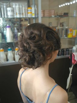 Зачіски вечірні та весільні у салоні краси «Lady Victoria» у Дніпрі. Записуйтесь до перукаря з акції.