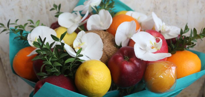 Fruit bouquets "Fruits & Flowers Market" in Dnipro. Order delivery at a discount.