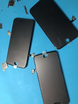 Replacement of iphone panels at the iFixApple service center in Kiev. Contact us for the promotion.