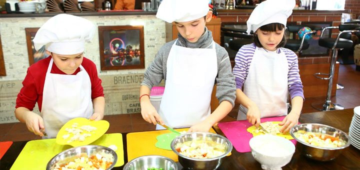 Culinary master class for children at the Luna Bar & Grill in Odessa. Sign up for a master class at a discount.